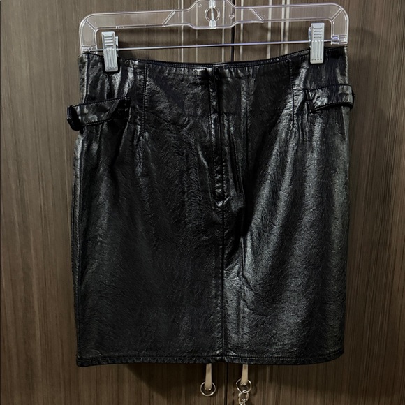 H&M Black Faux Leather Mini Skirt with Side Buckle Details - Picture 4 of 5